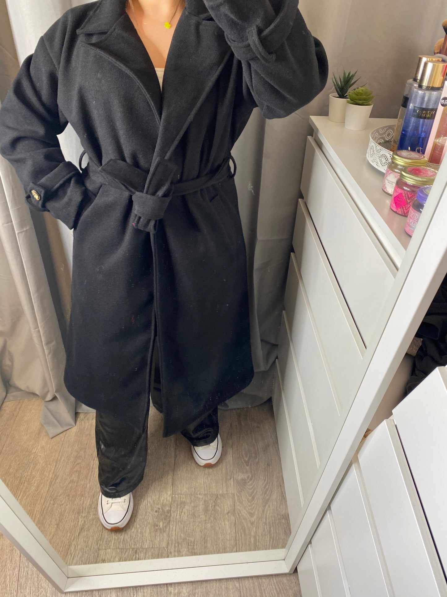 Manteau à noeud noir
