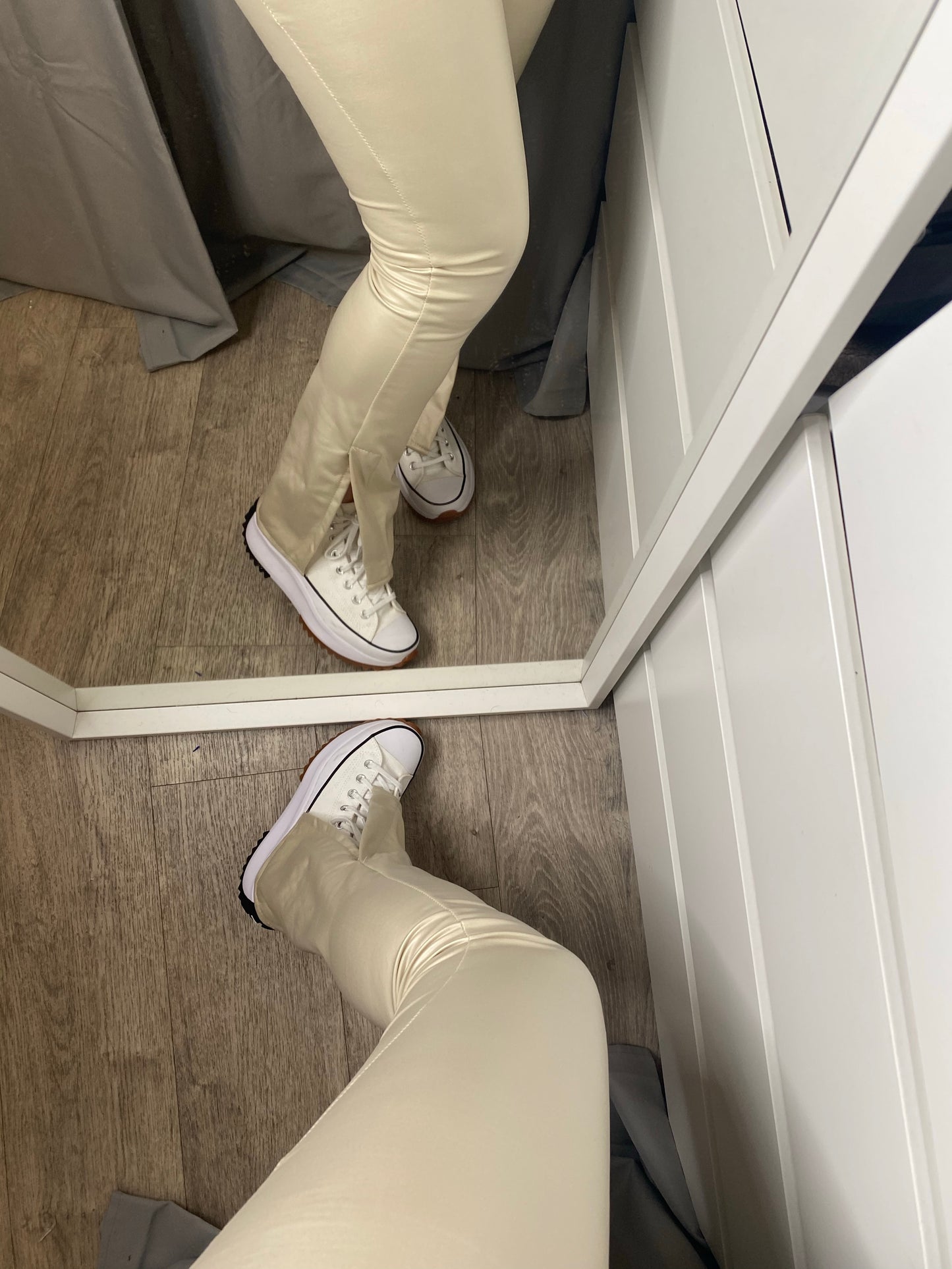 Legging à fente simili cuir beige