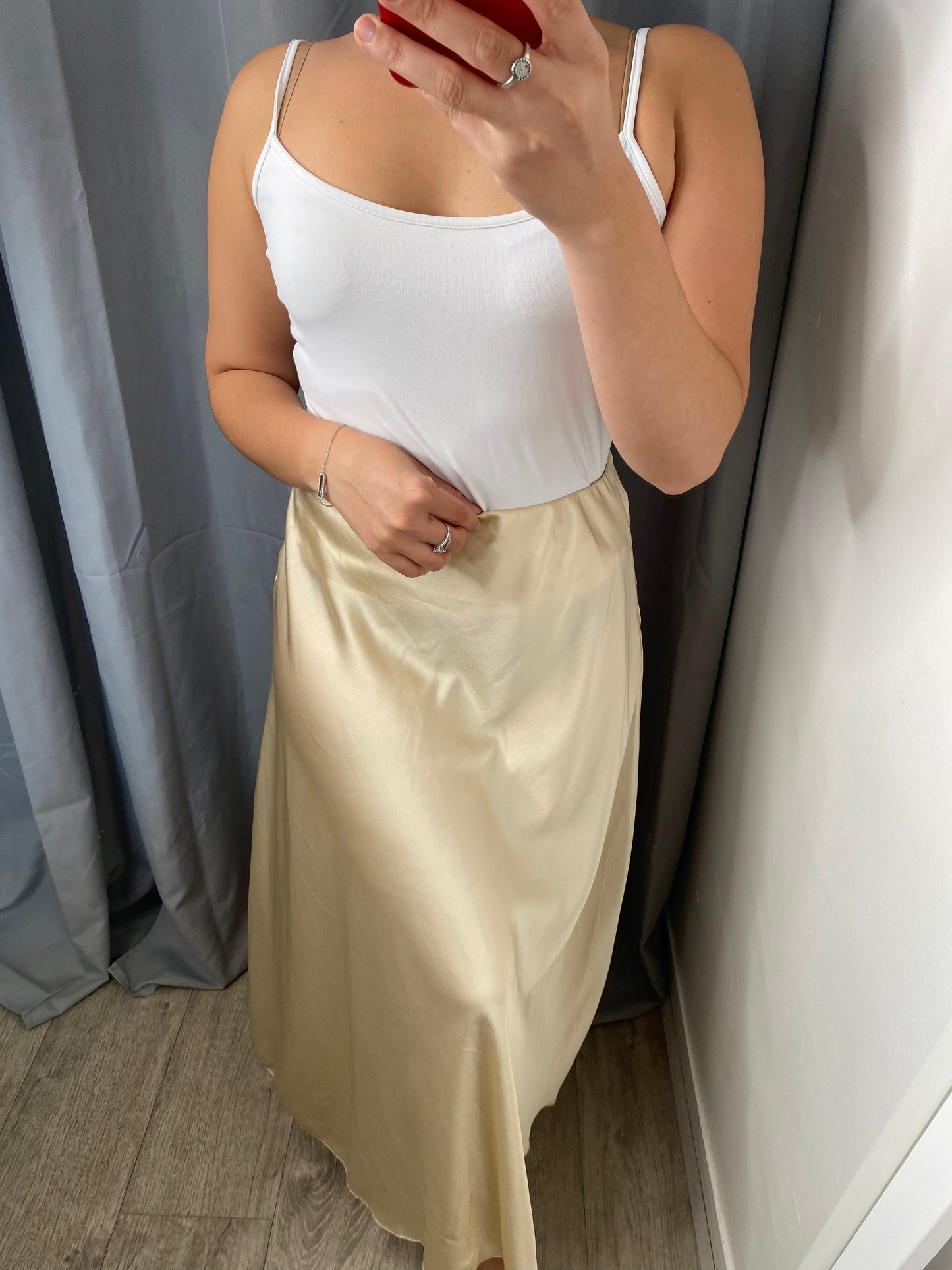 Jupe en satin beige