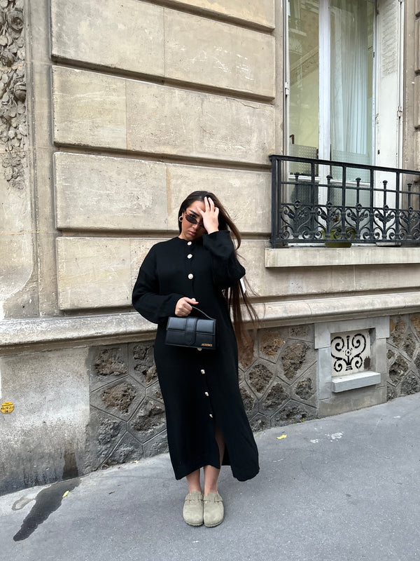 Robe en laine à bouton noir