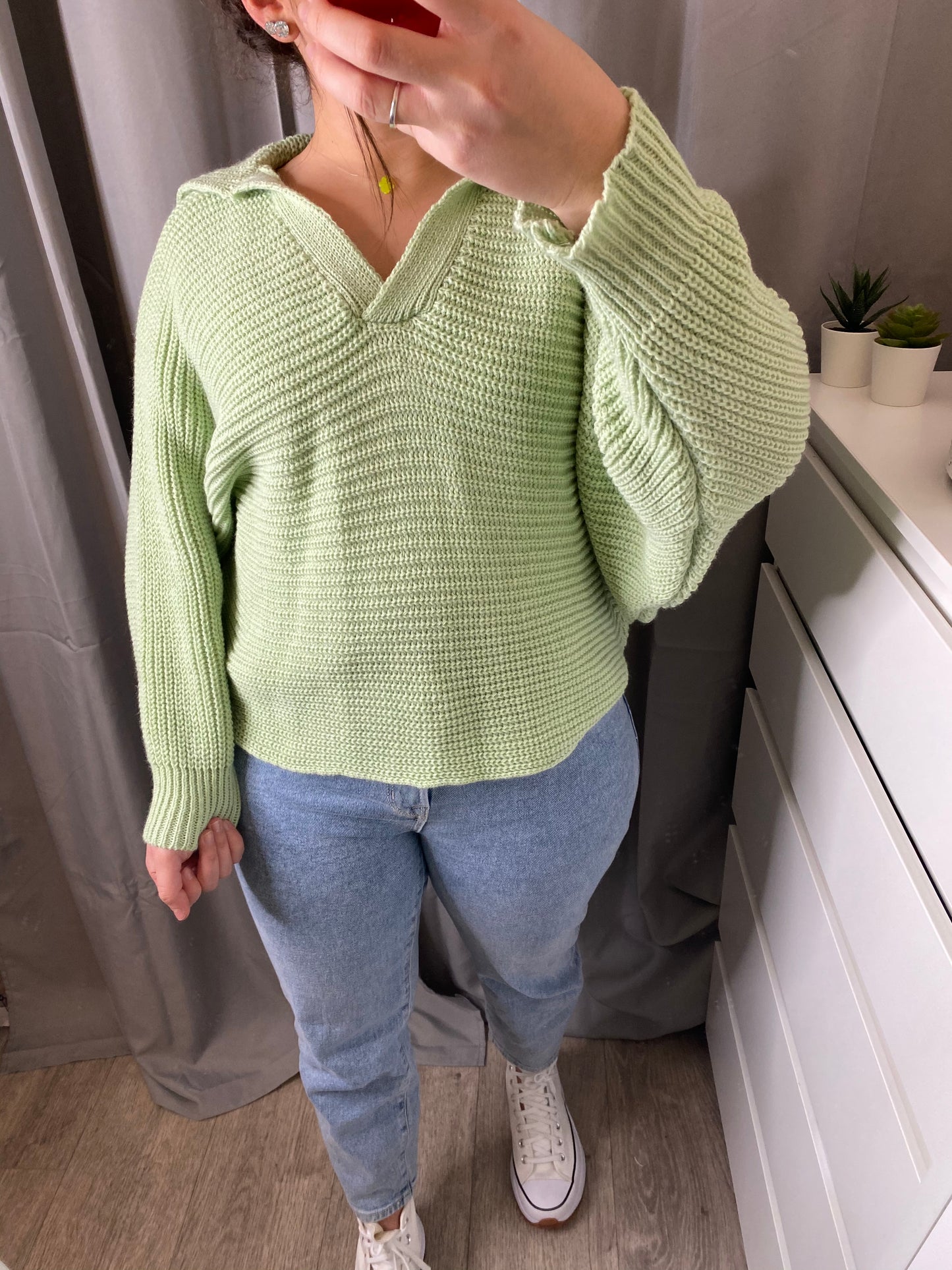 Pull col en v vert pomme