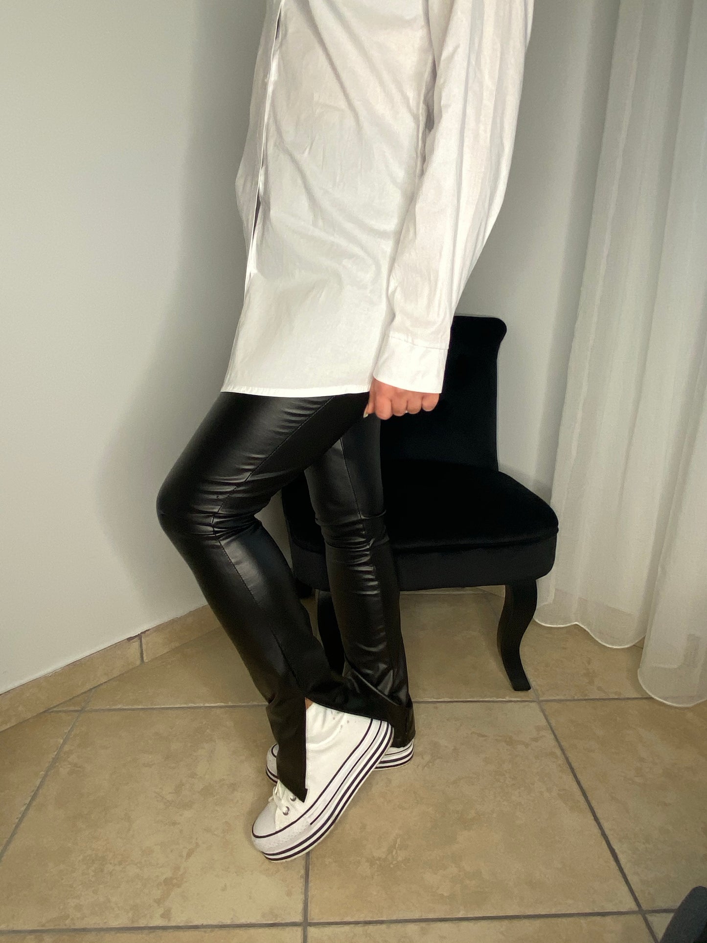 Legging à fente simili cuir noir