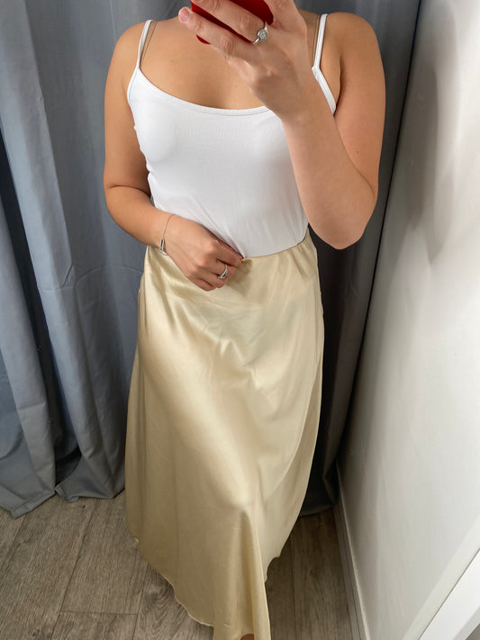 Jupe en satin beige