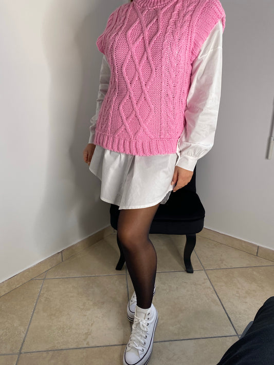 Pull tressé sans manche rose bonbon